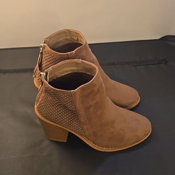 FOREVER BACK ZIPPER CLOSURE IN BOOTIES - Picture 8 of 14